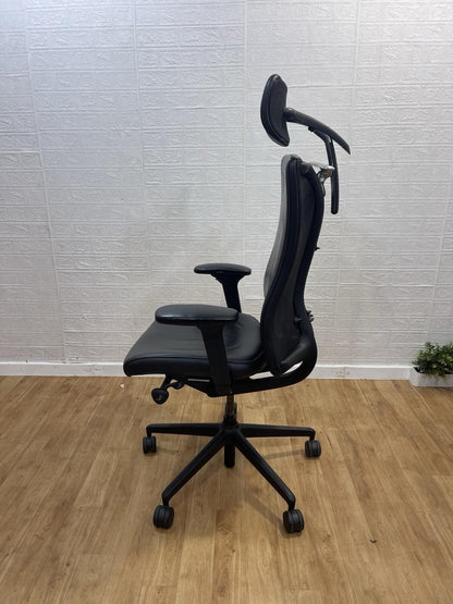 SENATOR: AGITUS EXECUTIVE OFFICE CHAIR / Black leather - UK DELIVERY