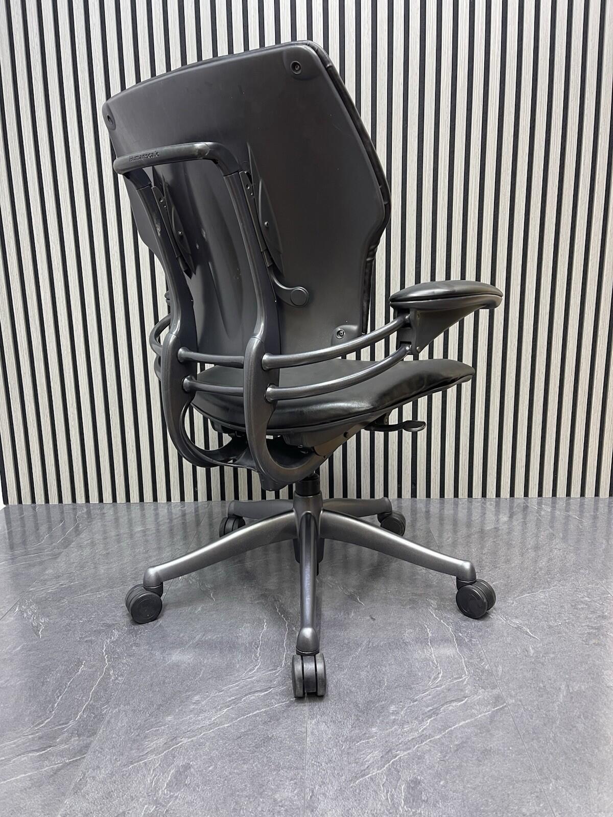 Humanscale freedom chair In Black Leather  Gel Armrests UK Delivery