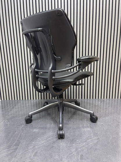 Humanscale freedom chair In Black Leather  Gel Armrests UK Delivery