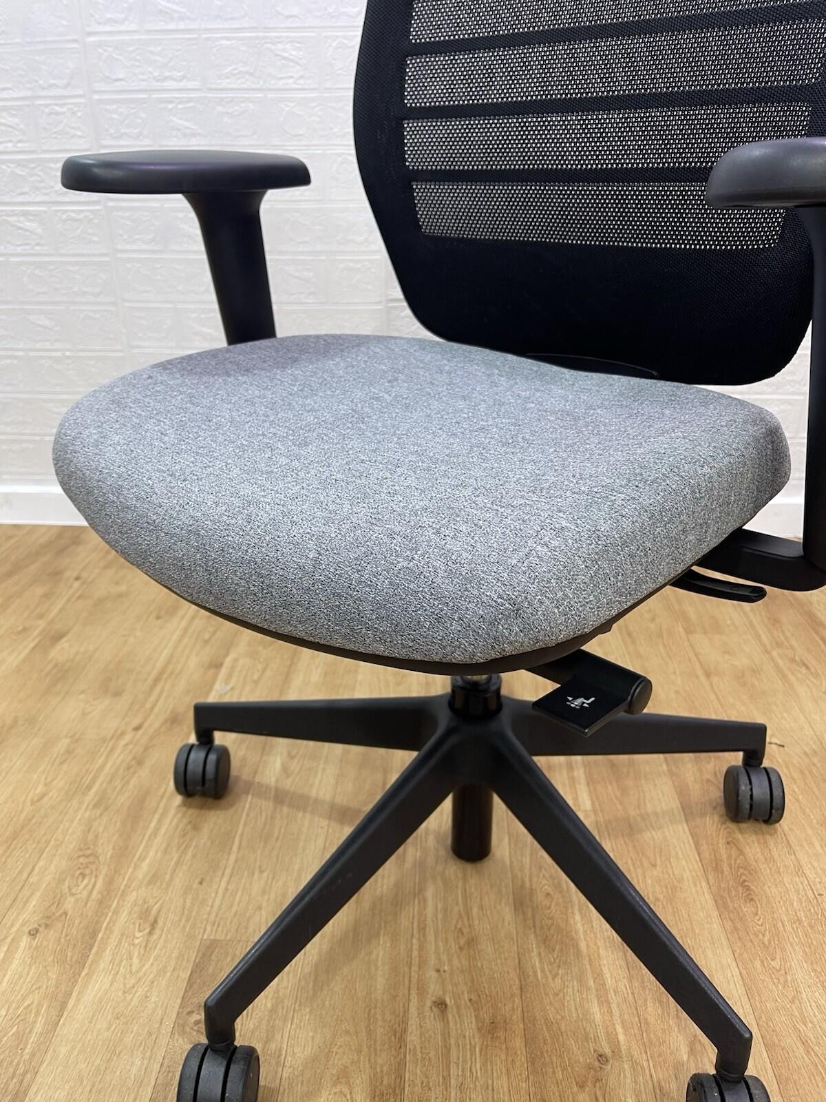 Senator Fuse Adjustable Office Chair / Black ,Grey / 4D Armrest - UK Delivery