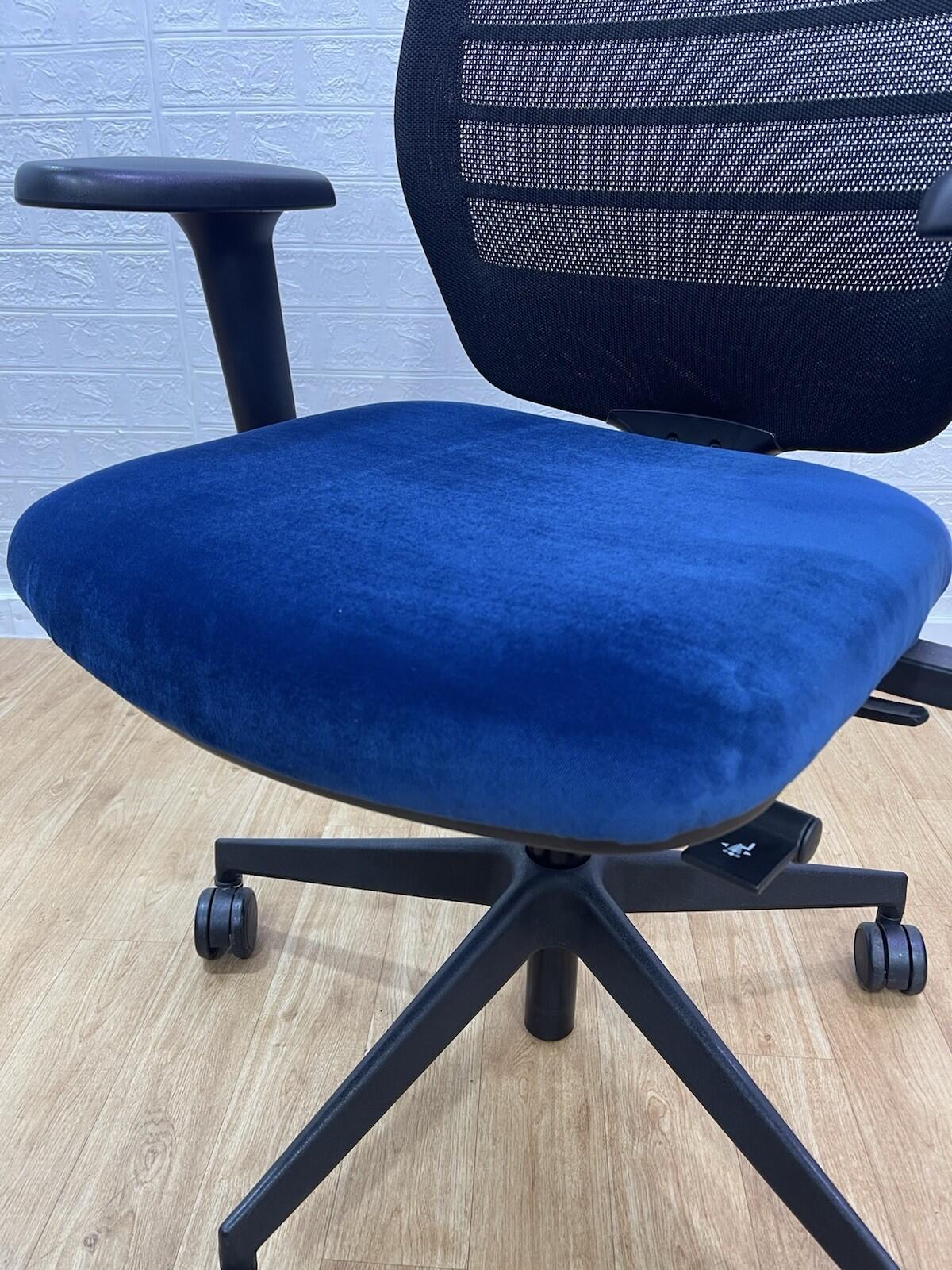 Senator Fuse Adjustable Office Chair / Velvet seat/ 4D Armrest - UK Delivery