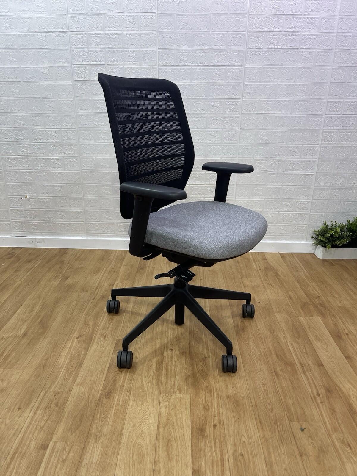 Senator Fuse Adjustable Office Chair / Black ,Grey / 4D Armrest - UK Delivery