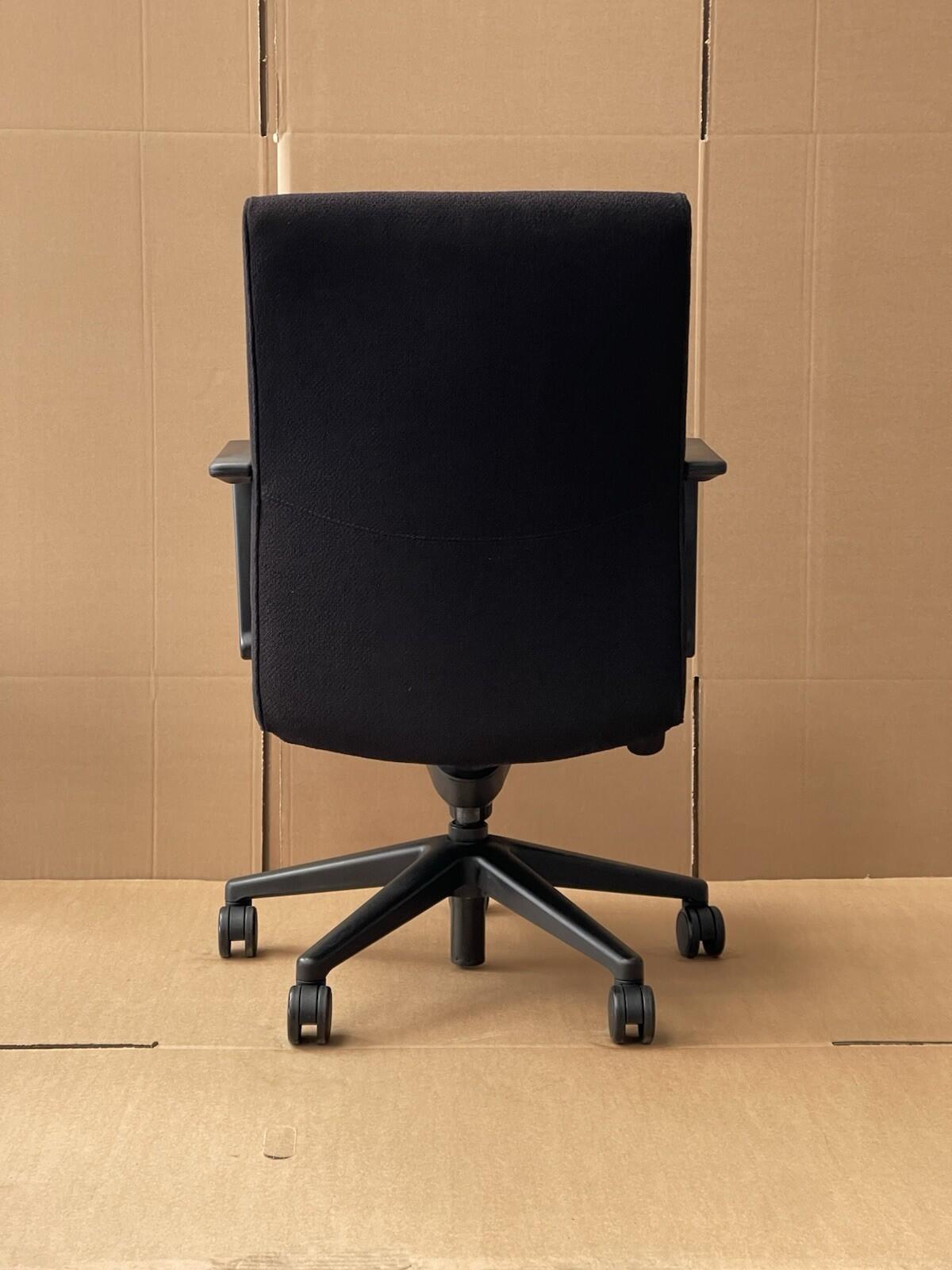 Keilhauer Vanilla Mid back Executive Chair - RRP$1103- Great Condition - UK Del