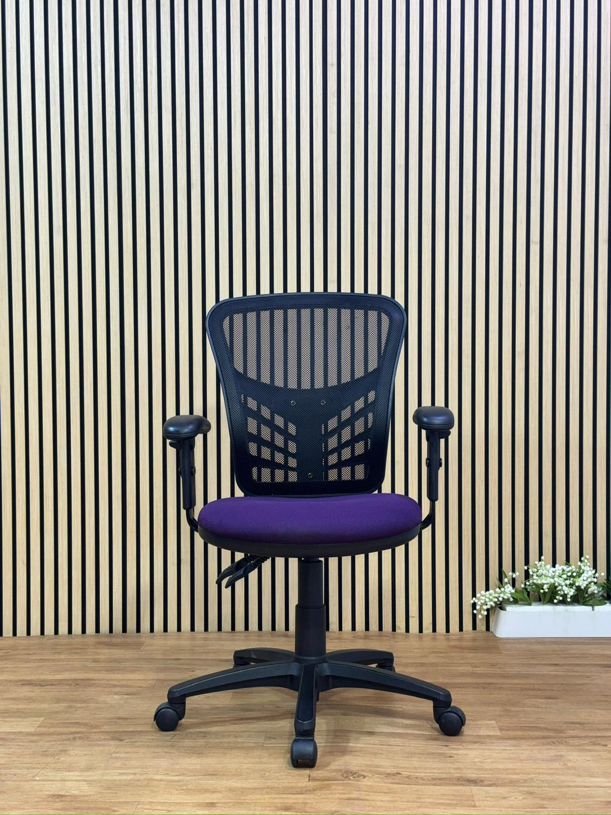 Fully adjustable operator office chairs - Medium back