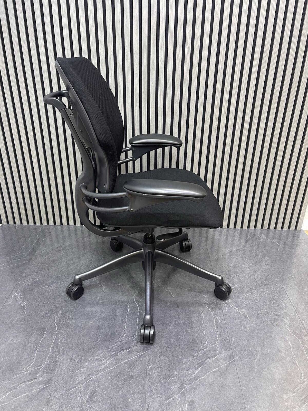 Humanscale Freedom Chair / Black Fabric / Gel Armrests - UK Delivery