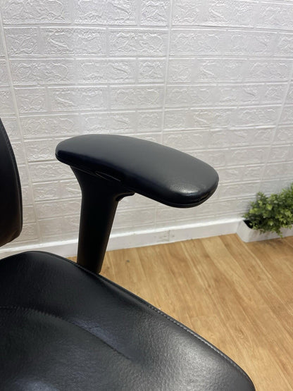 SENATOR: AGITUS EXECUTIVE OFFICE CHAIR / Black leather - UK DELIVERY