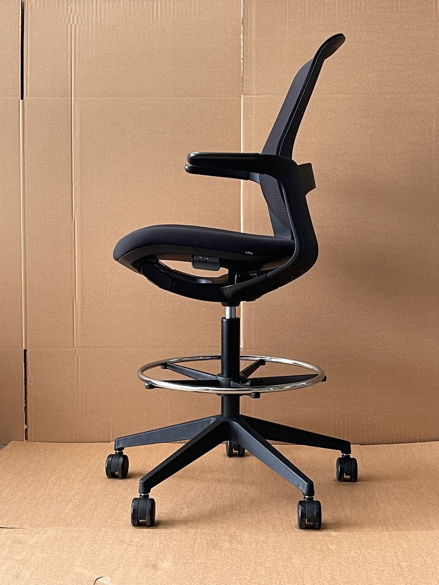 T25 ERGONOMIC CHAIR / Extended Height, Footrest -