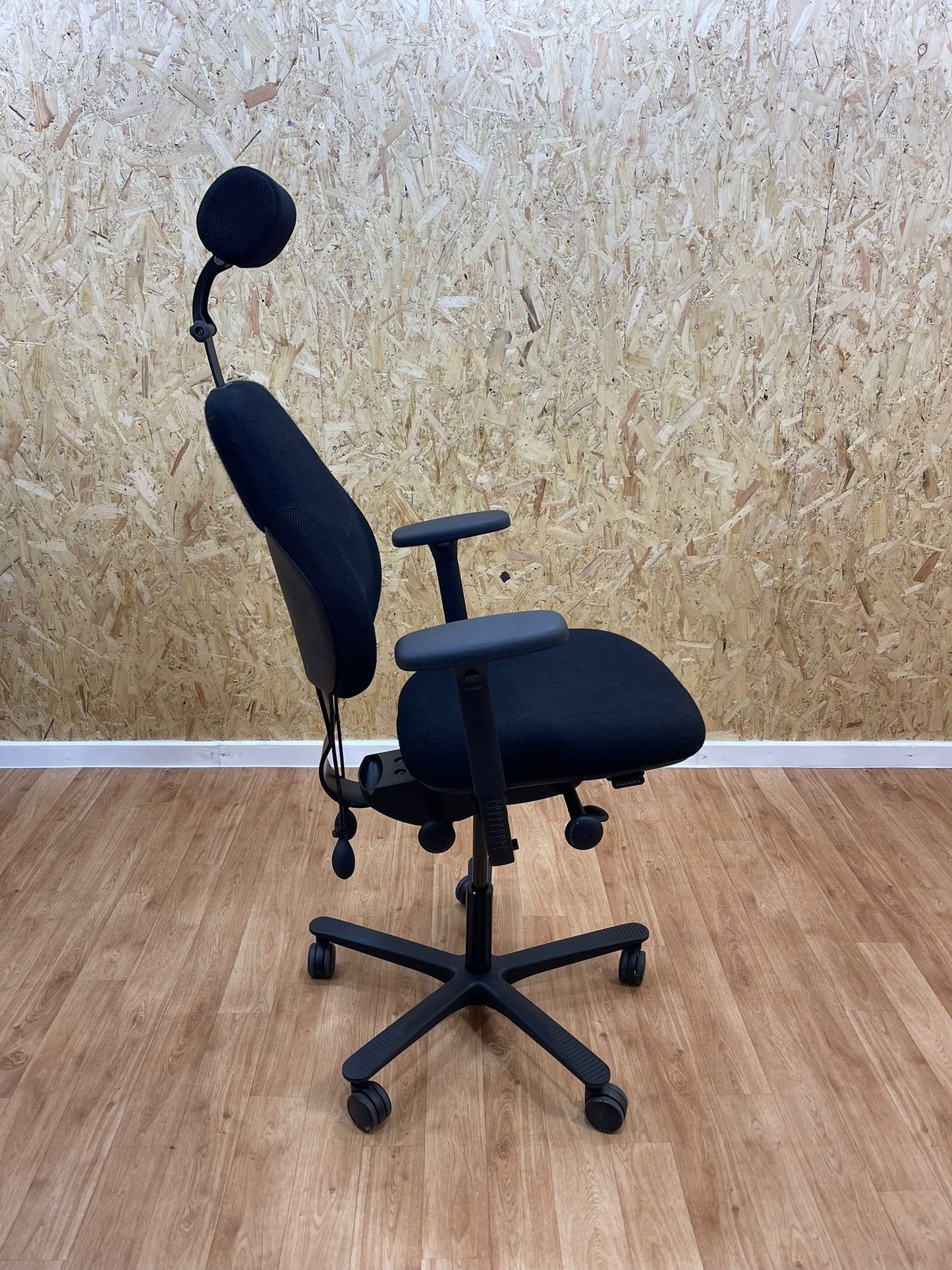 ORANGEBOX FLO* Ergonomic Super Adjustable Office Chair