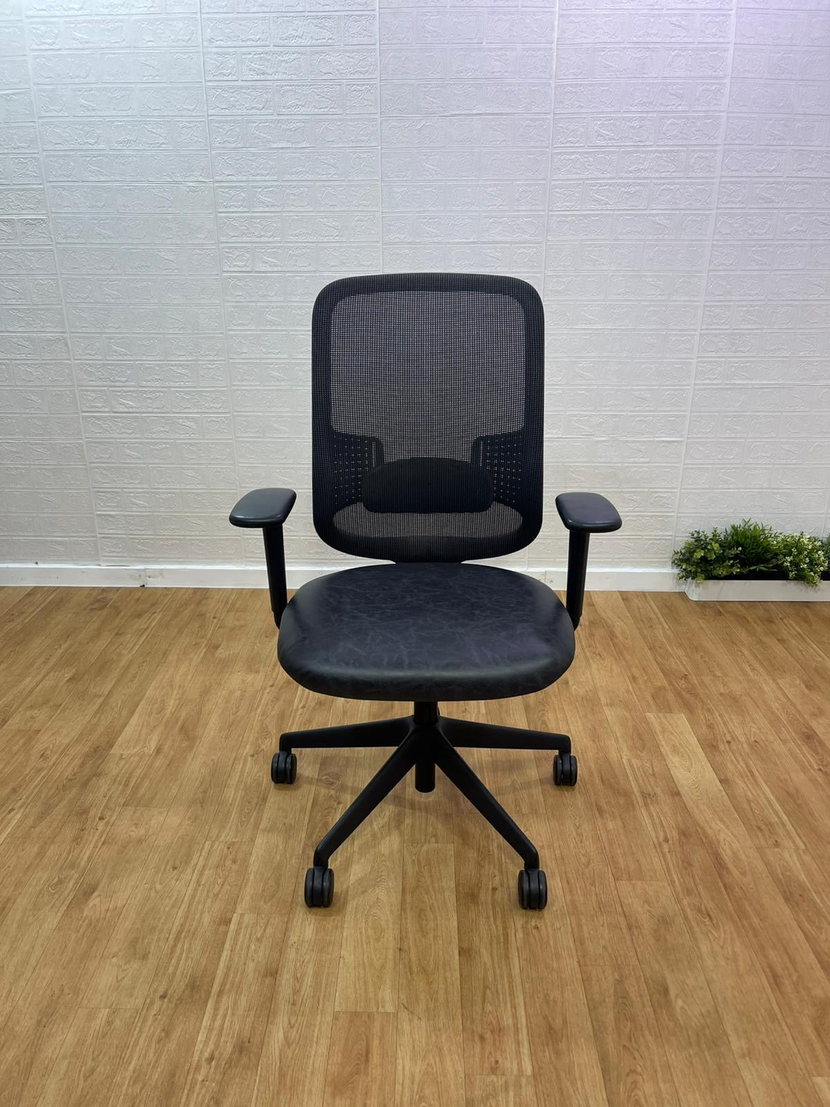 Orangebox Do HBA Office Chair Fully Adjustable/ Leather/Back Lock/UK
DELIVERY