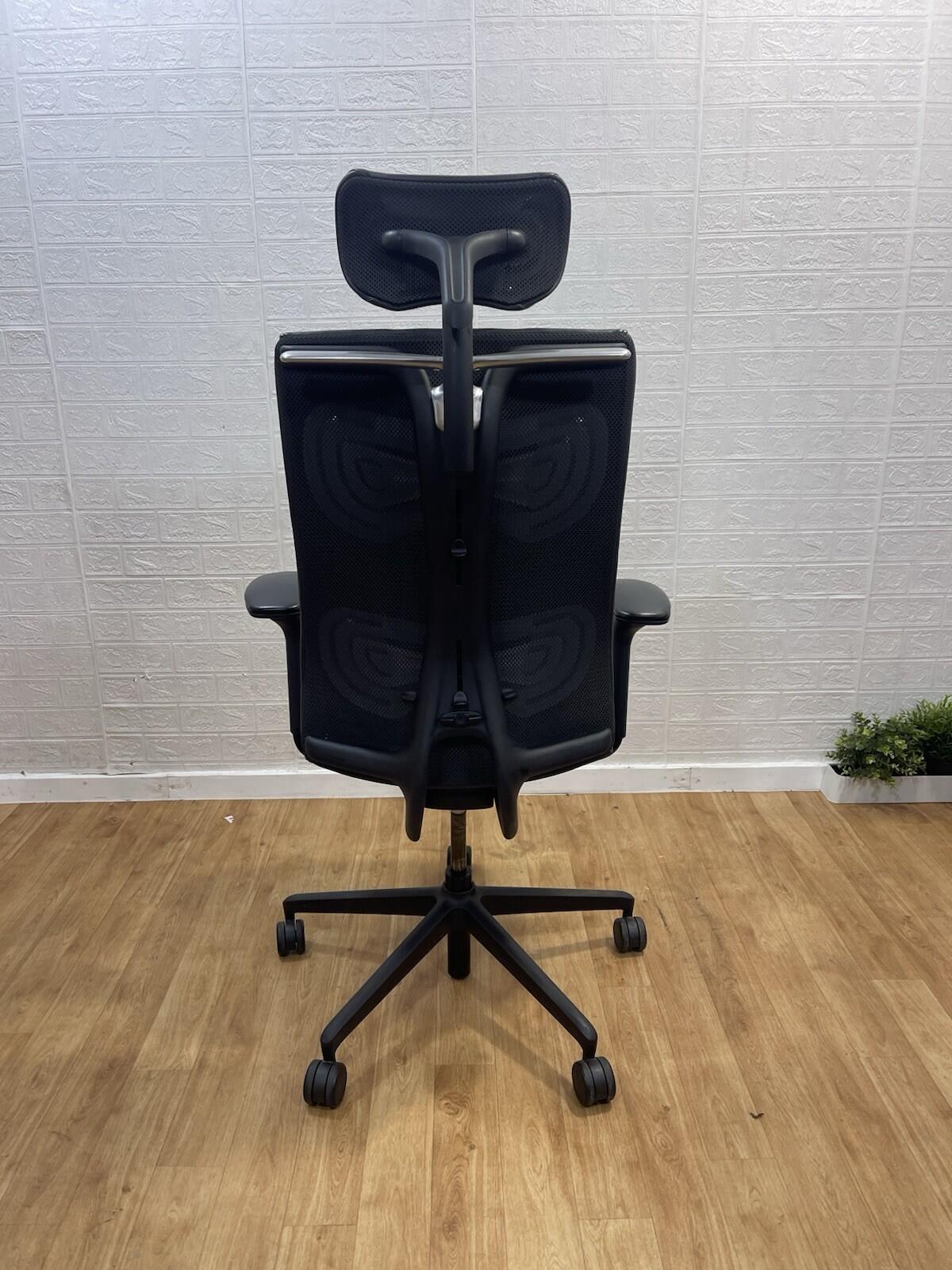 SENATOR: AGITUS EXECUTIVE OFFICE CHAIR / Black leather - UK DELIVERY