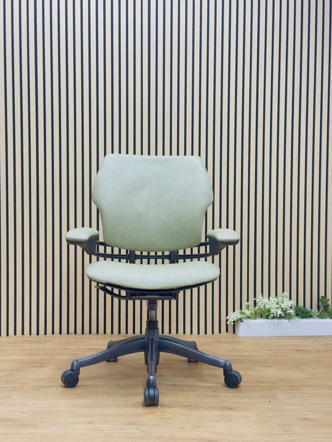 Refurbished Humanscale Freedom Task Chair UK - Maple PU Leather Ergonomic Chair, Second-hand Humanscale Freedom, Office Furniture Tech, Sustainable Office Seating UK.