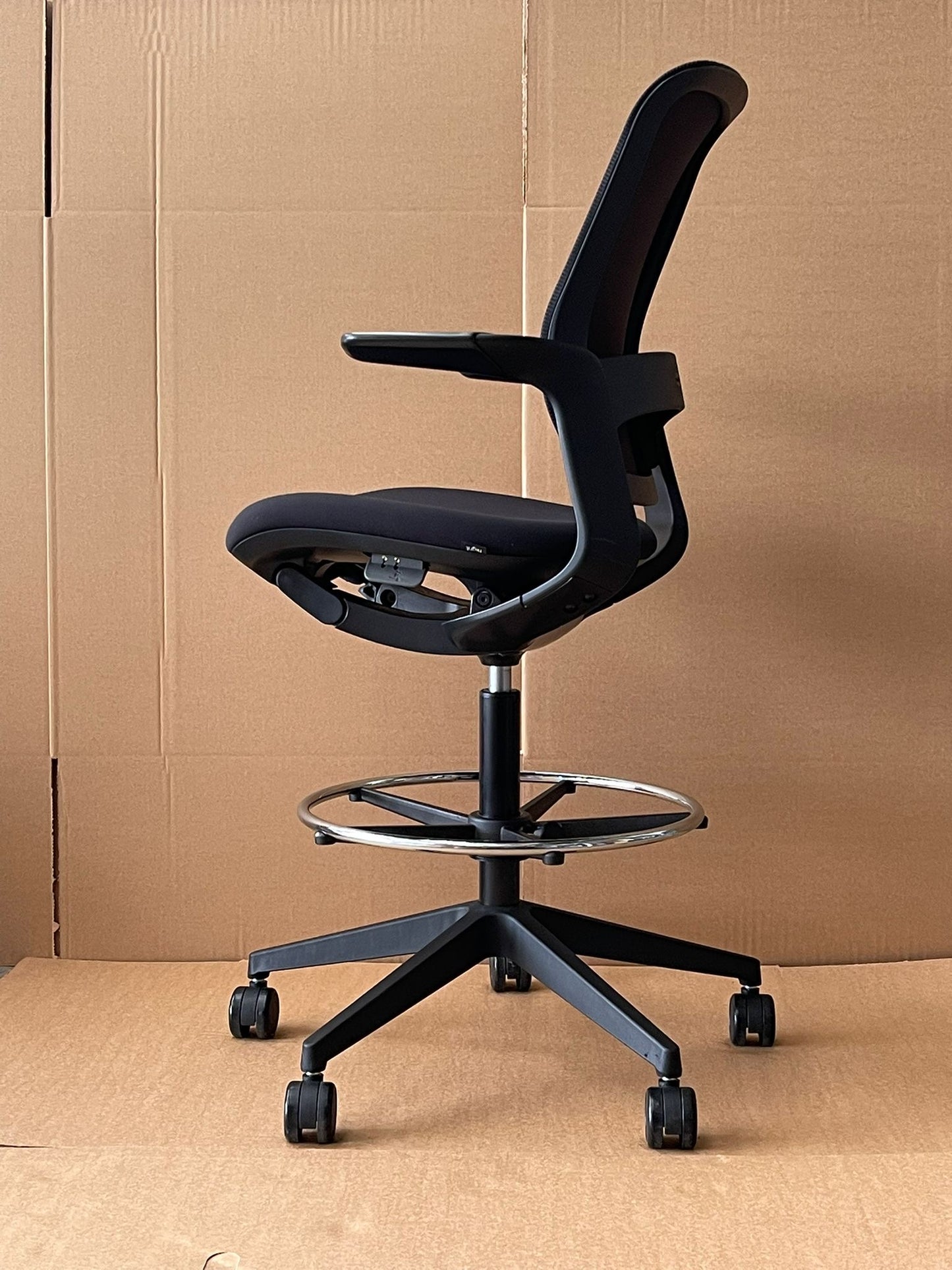 T25 ERGONOMIC CHAIR / Extended Height, Footrest -