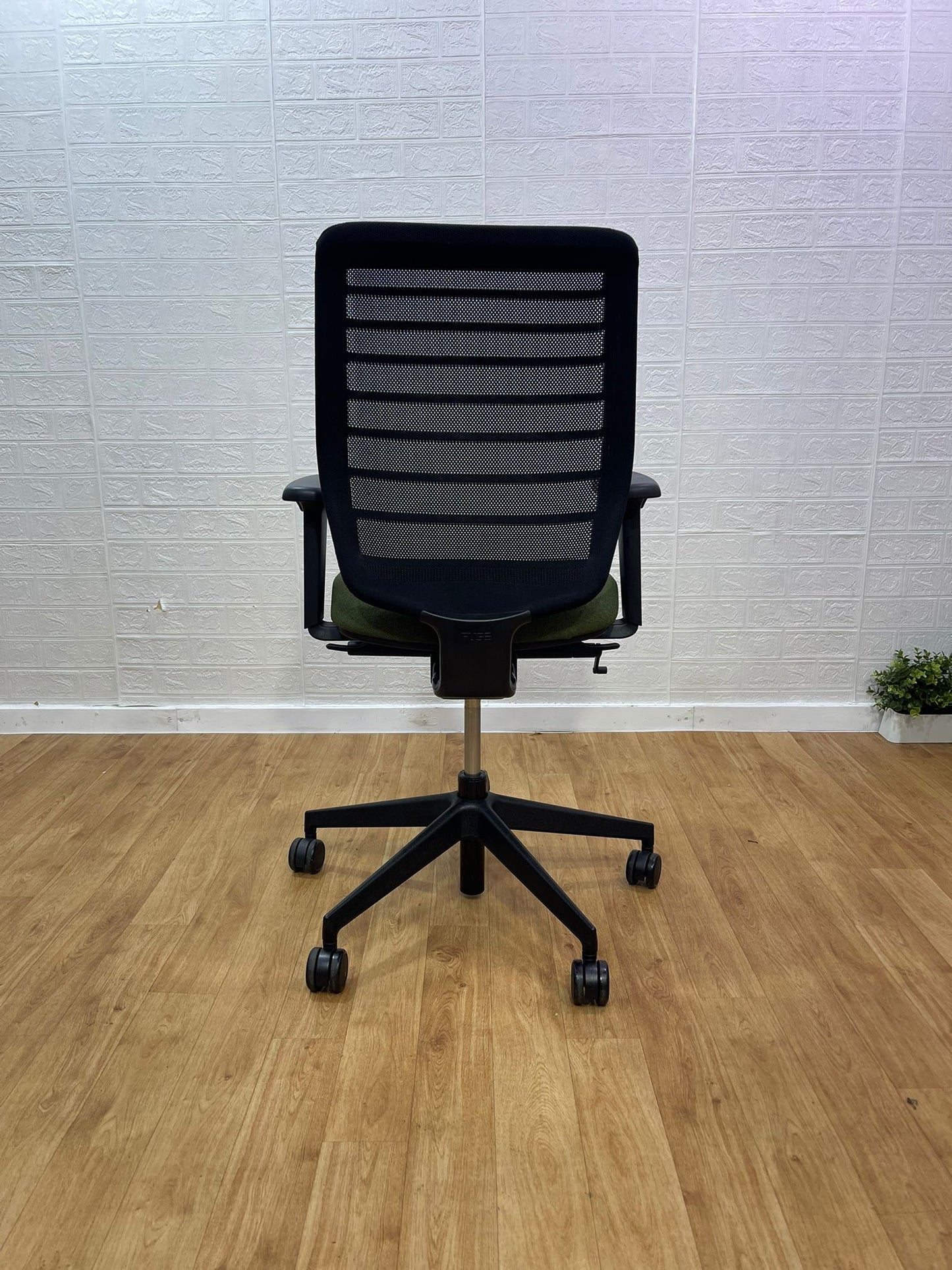 Senator Fuse Adjustable Office Chair  / 4D Armrest - UK Delivery