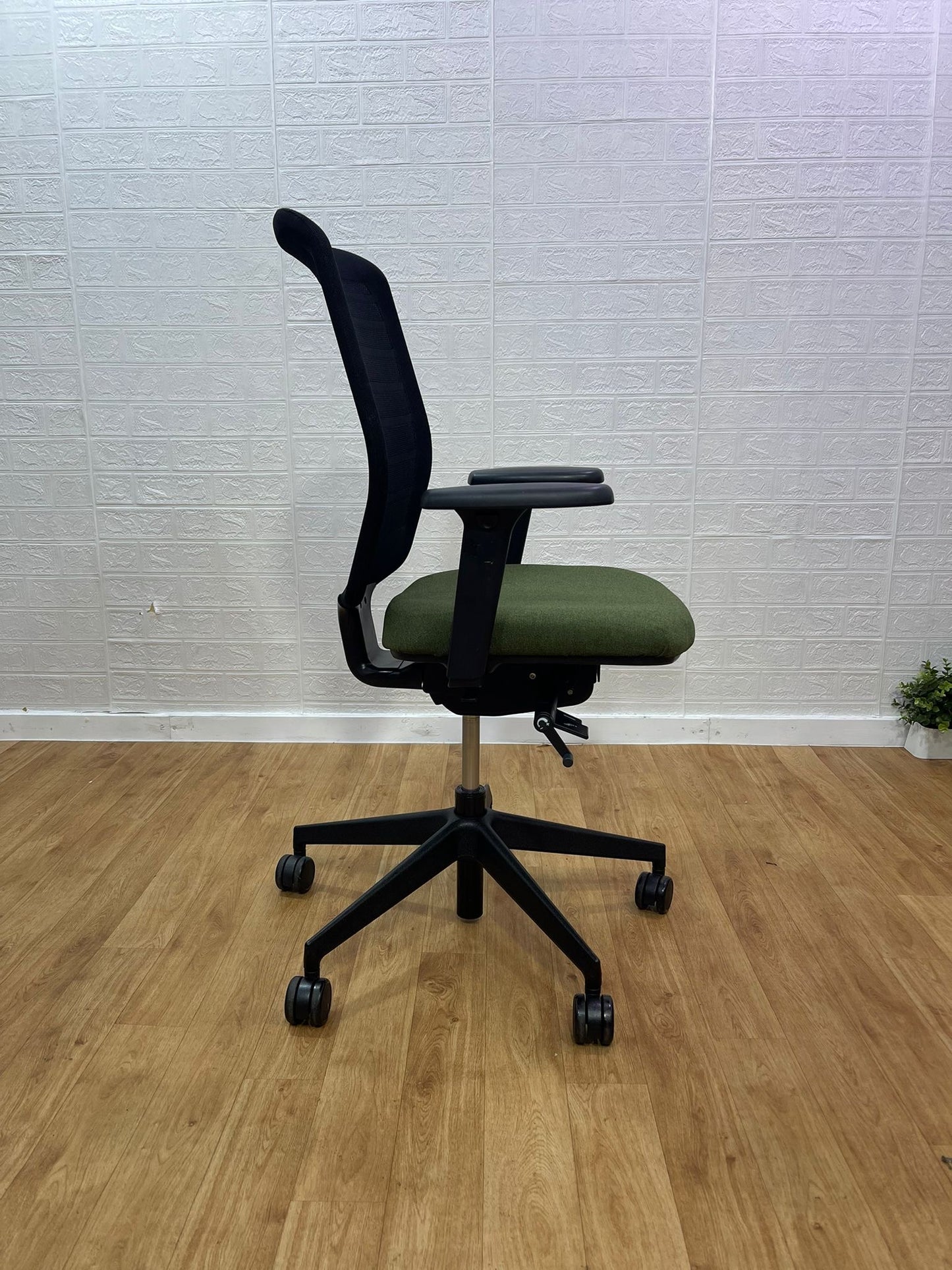 Senator Fuse Adjustable Office Chair  / 4D Armrest - UK Delivery