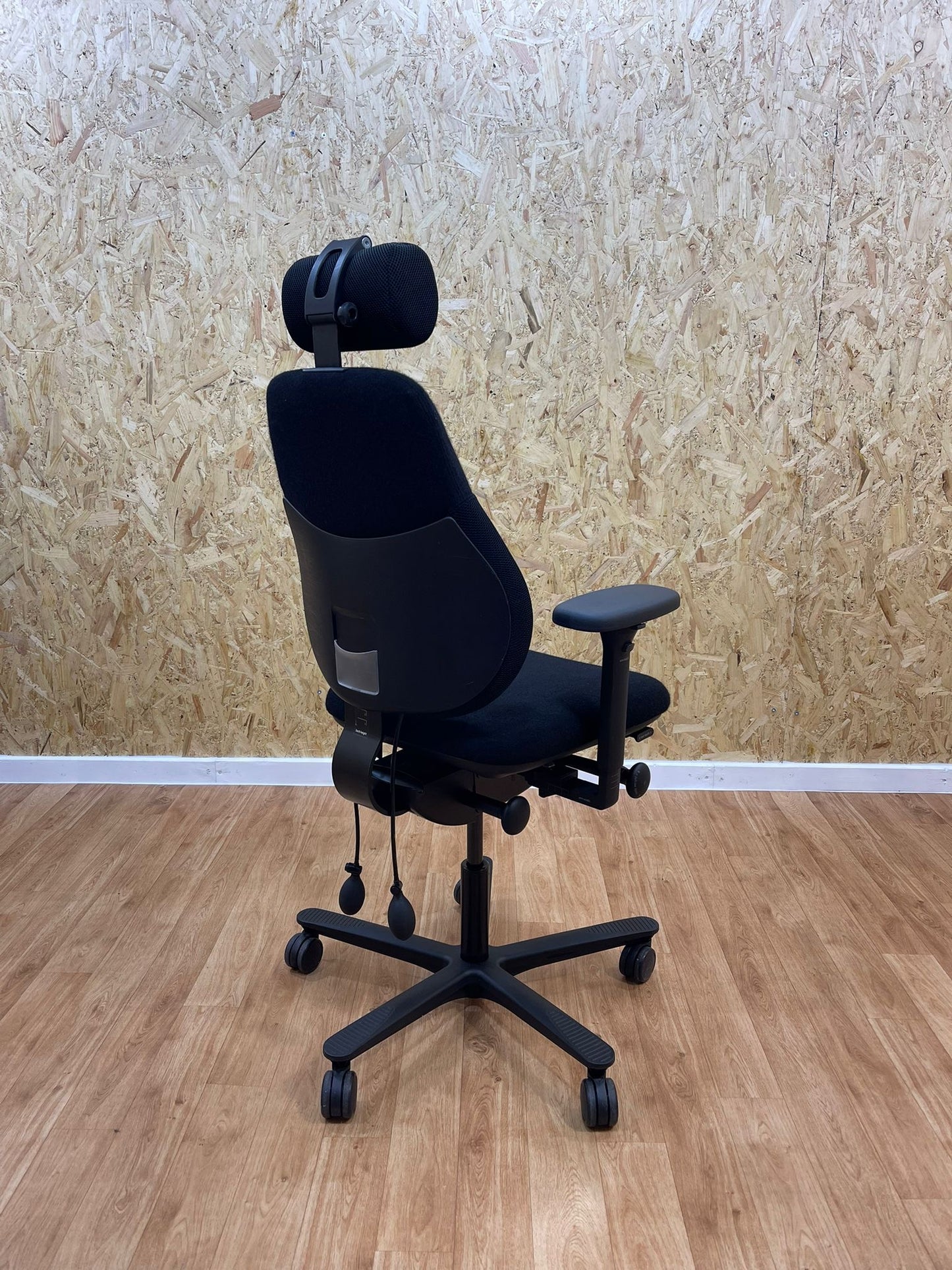 ORANGEBOX FLO* Ergonomic Super Adjustable Office Chair