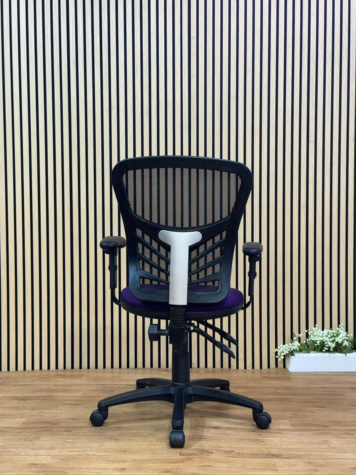 Fully adjustable operator office chairs - Medium back