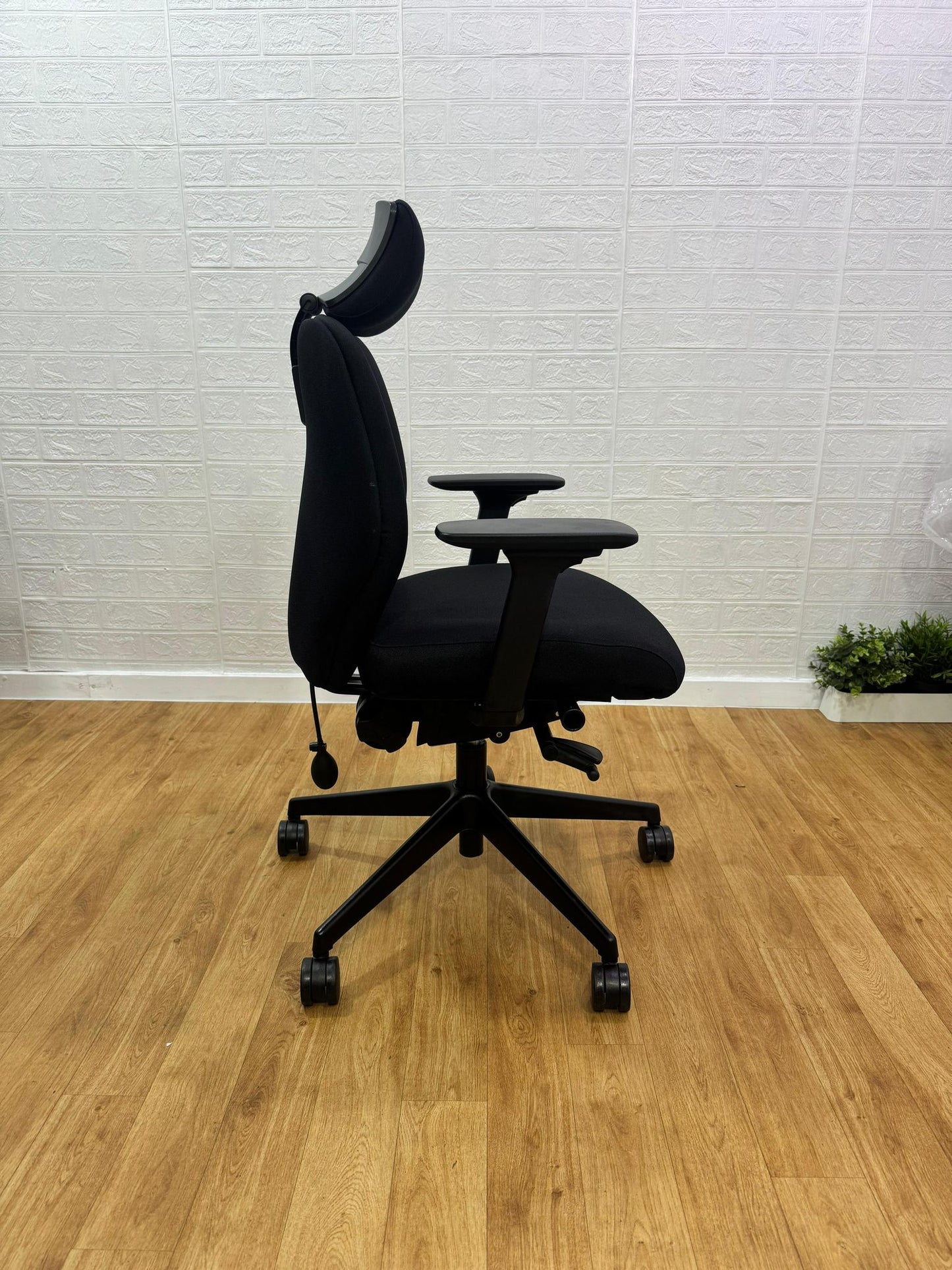 Ergonomic Super Adjustable Office Chair / Excellent Condition / Black / Posturite Chair Positiv Plus Medium Back Chair (with armrests/headrest) - Black