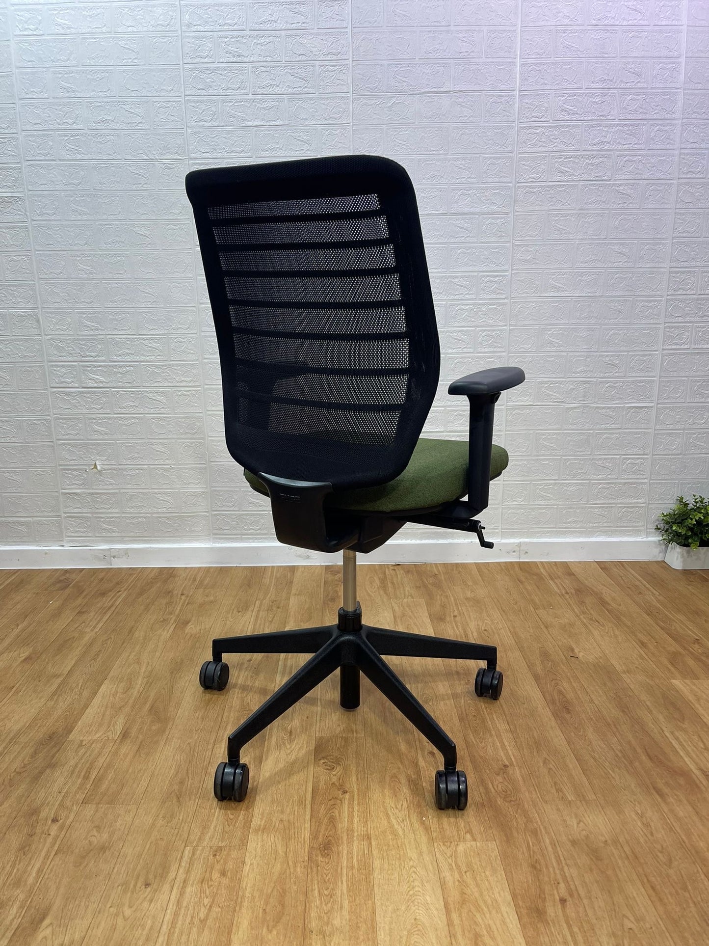 Senator Fuse Adjustable Office Chair  / 4D Armrest - UK Delivery