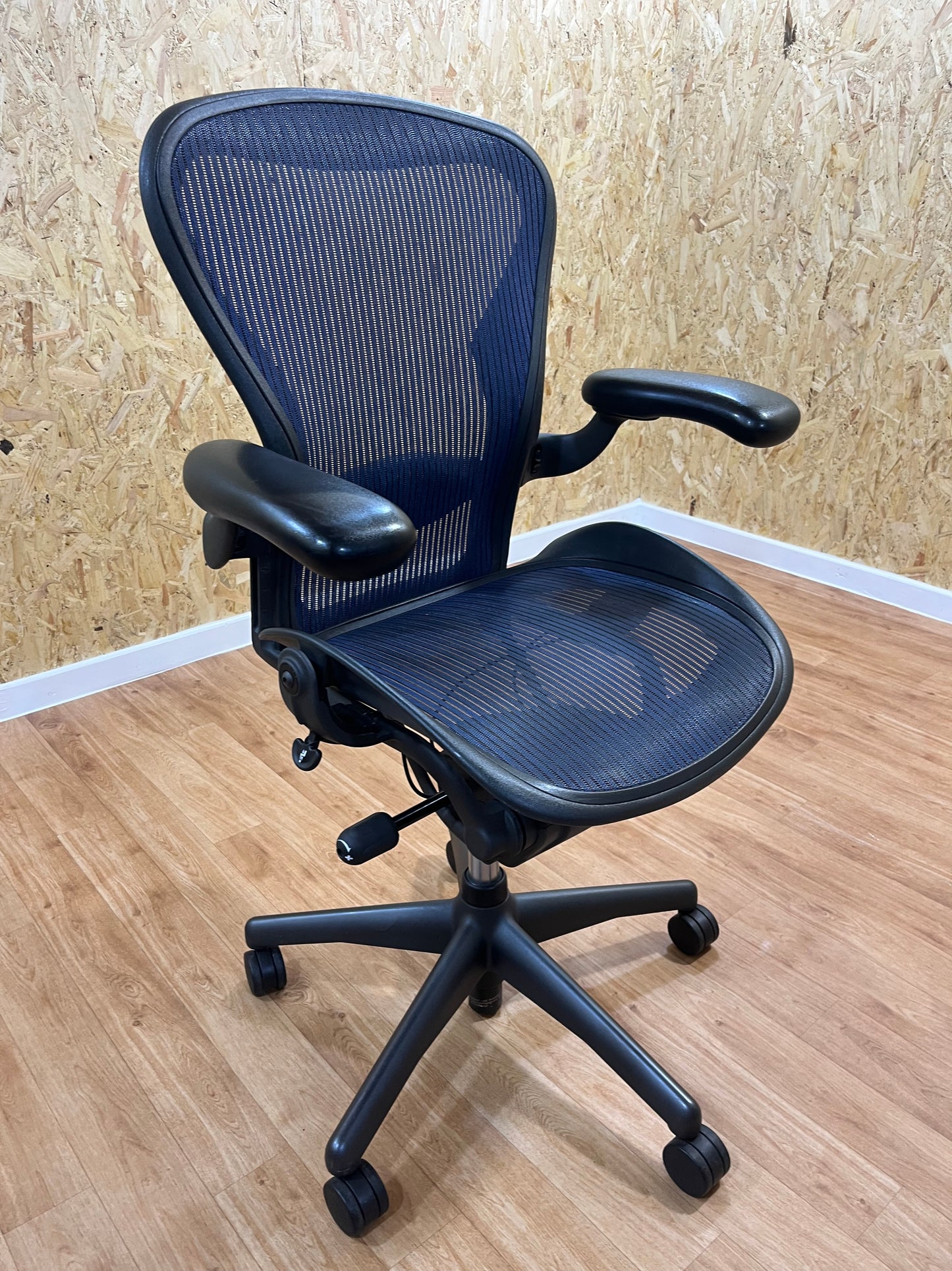 Herman Miller Aeron CLASSIC chairs FULL SPEC / Front Tilt /Extended Height size B