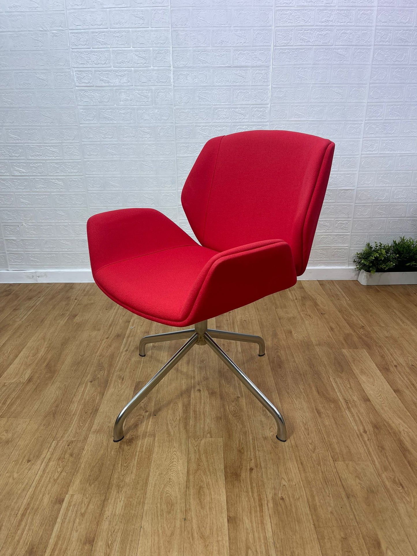 Boss Design Kruze Red Swivel Tub Chair / Reception / Lounge - UK DELIVERY