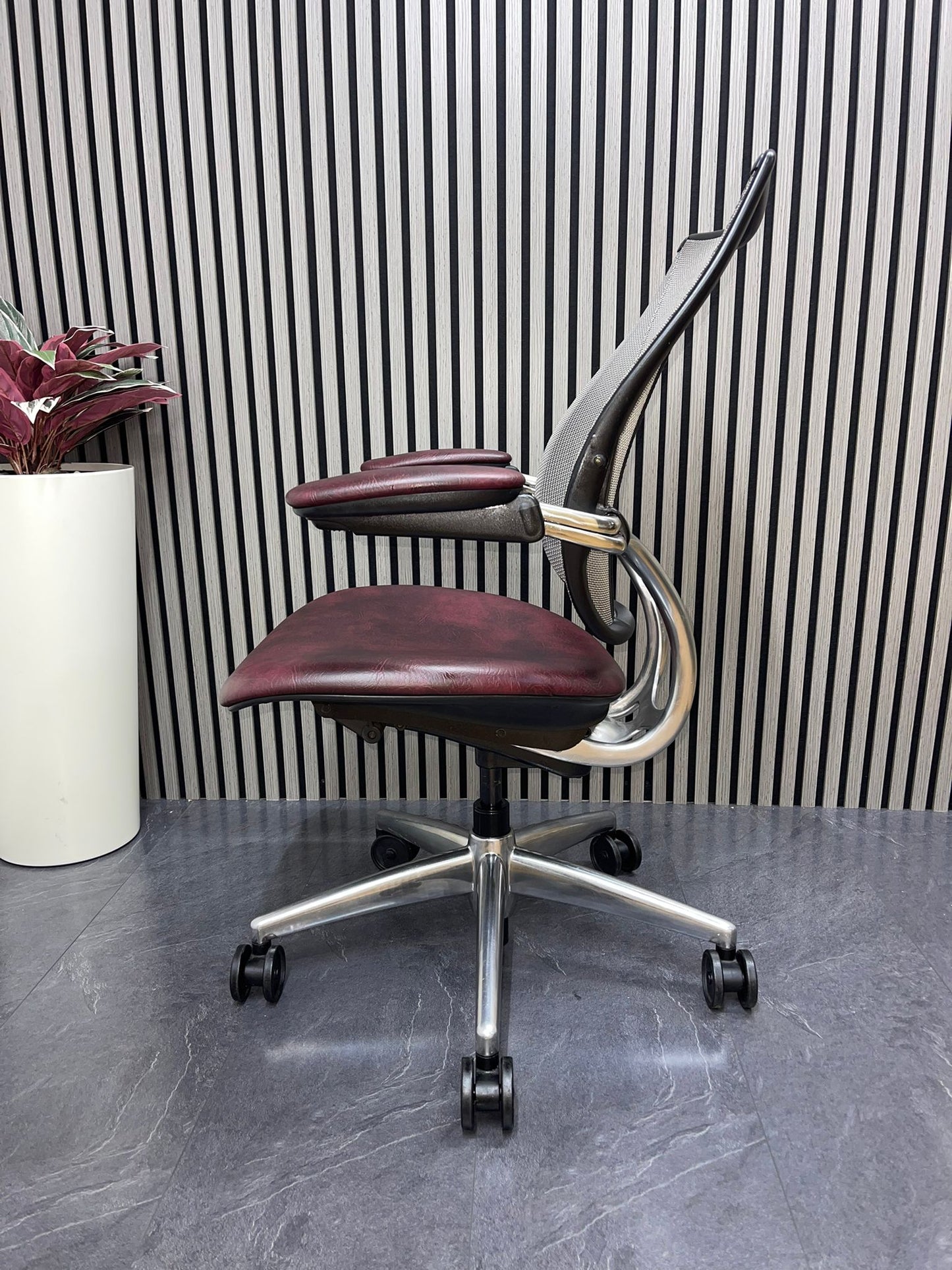 Humanscale Liberty Office Chair – Ergonomic Task Chair with Gel Armrests – Available in Multiple Colours – UK Delivery