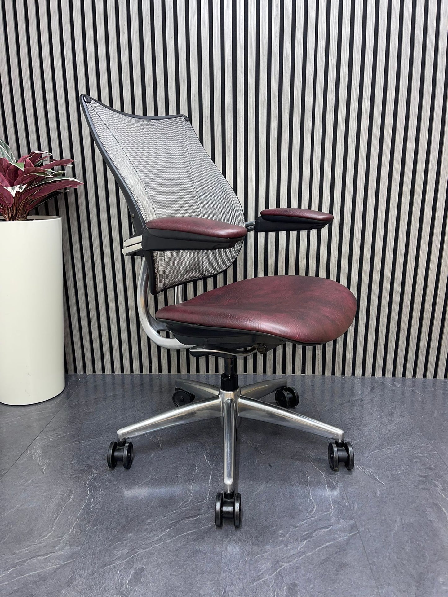 Humanscale Liberty Office Chair – Ergonomic Task Chair with Gel Armrests – Available in Multiple Colours – UK Delivery