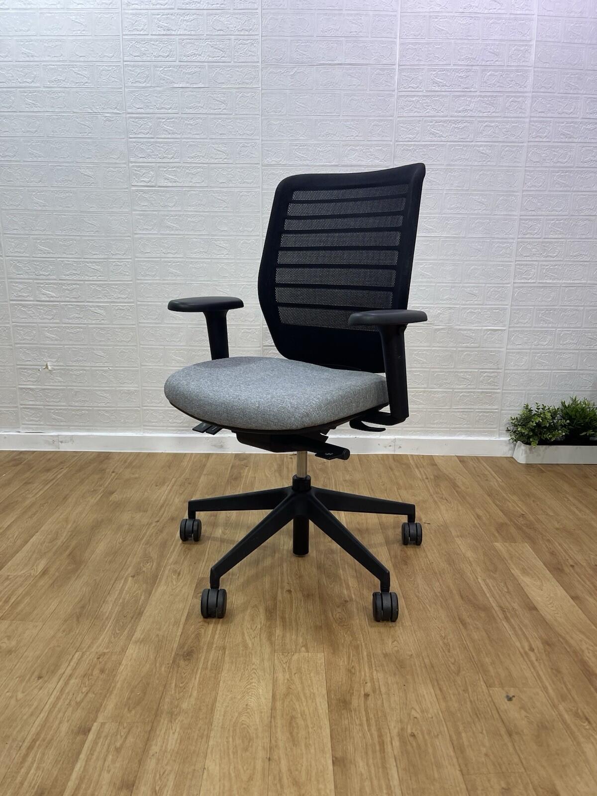 Senator Fuse Adjustable Office Chair / Black ,Grey / 4D Armrest - UK Delivery