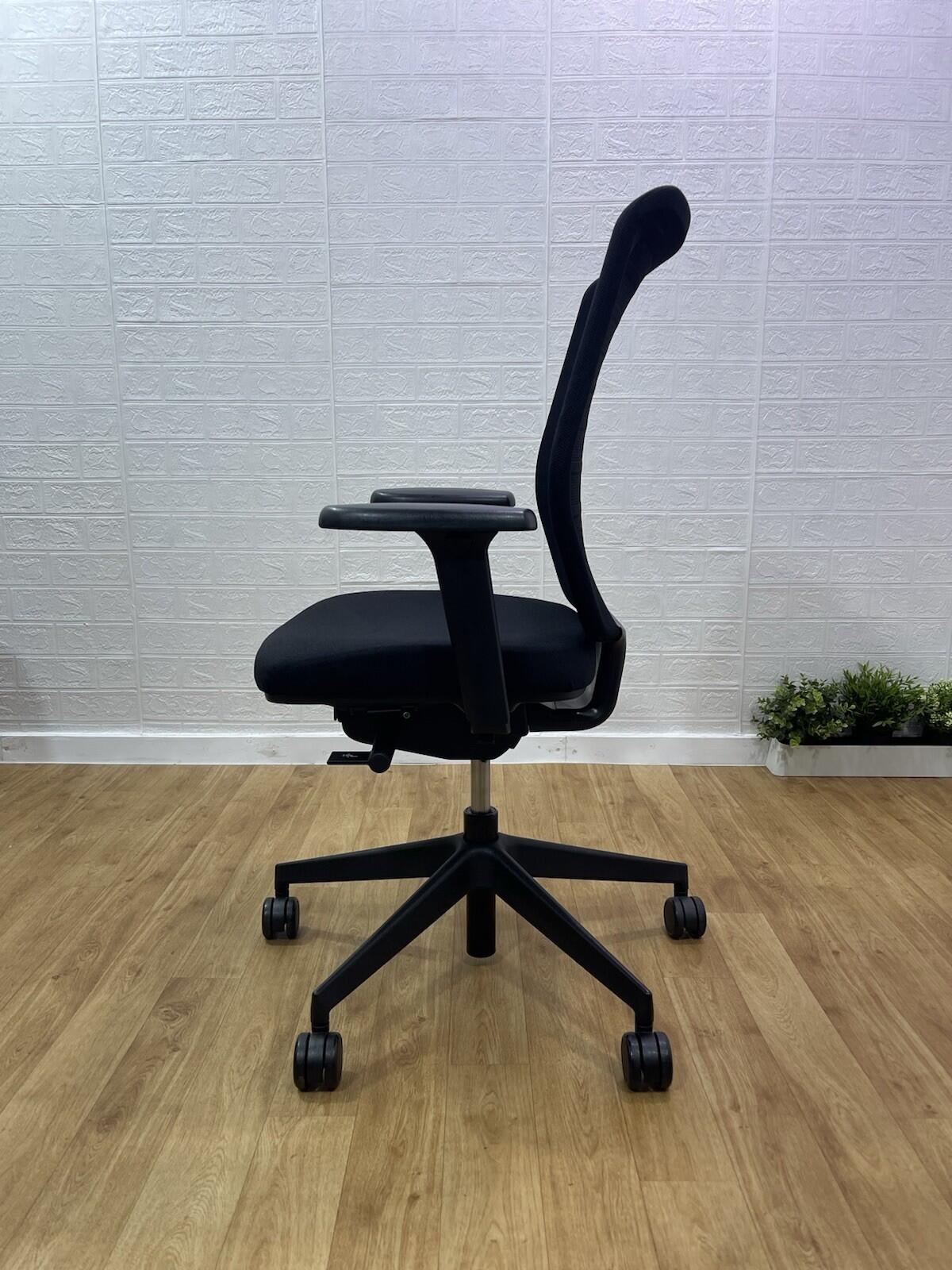 Senator Fuse Adjustable Office Chair / Black / 4D Armrest - UK Delivery