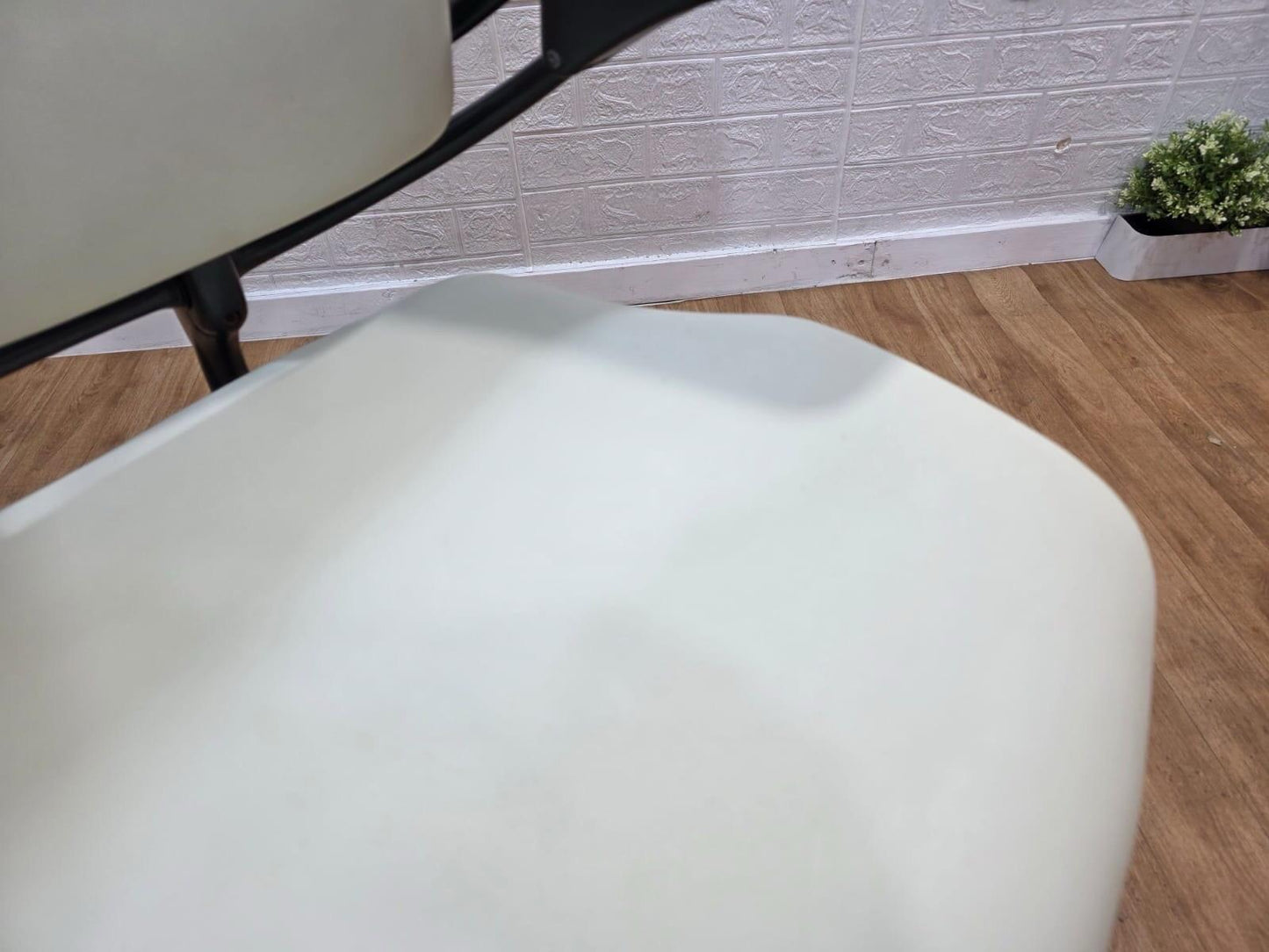Humanscale Freedom Executive Chair Cream White UK Delivery