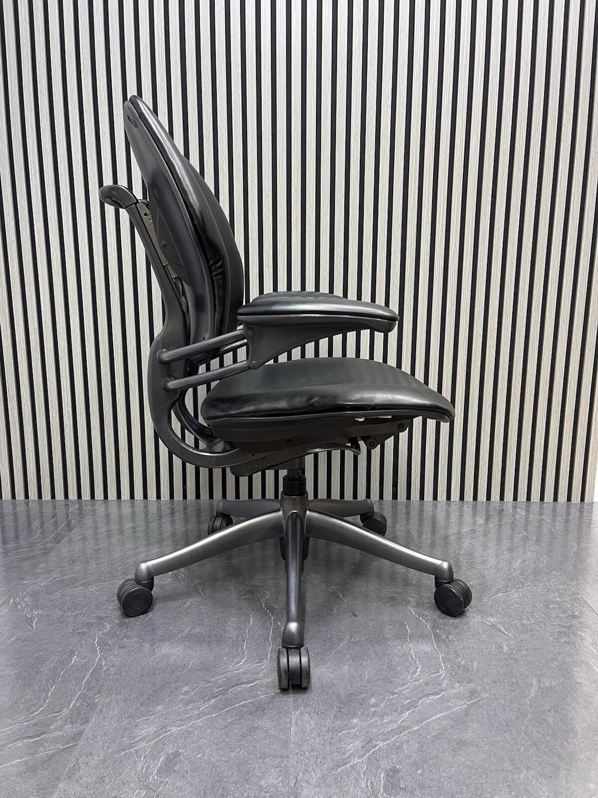 Humanscale freedom chair In Black Leather  Gel Armrests UK Delivery