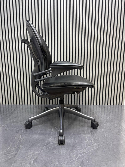 Humanscale freedom chair In Black Leather  Gel Armrests UK Delivery