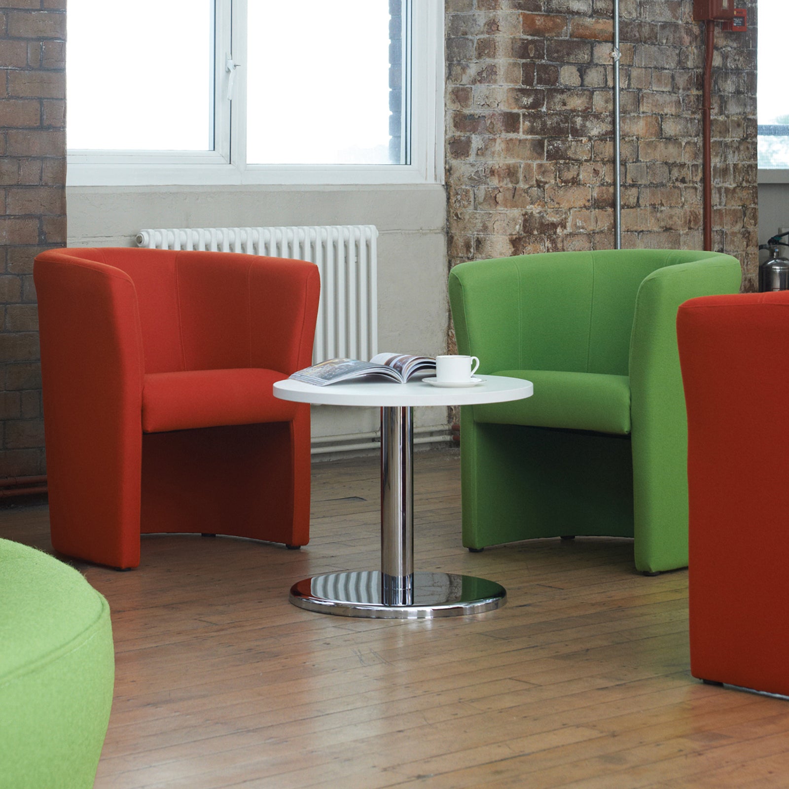 Pisa square coffee table with round base