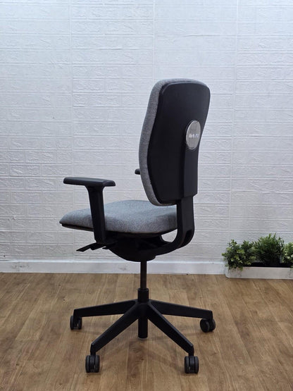 Refurbished Senator Dash Task Chair 3D Arms Light Grey UK Delivery