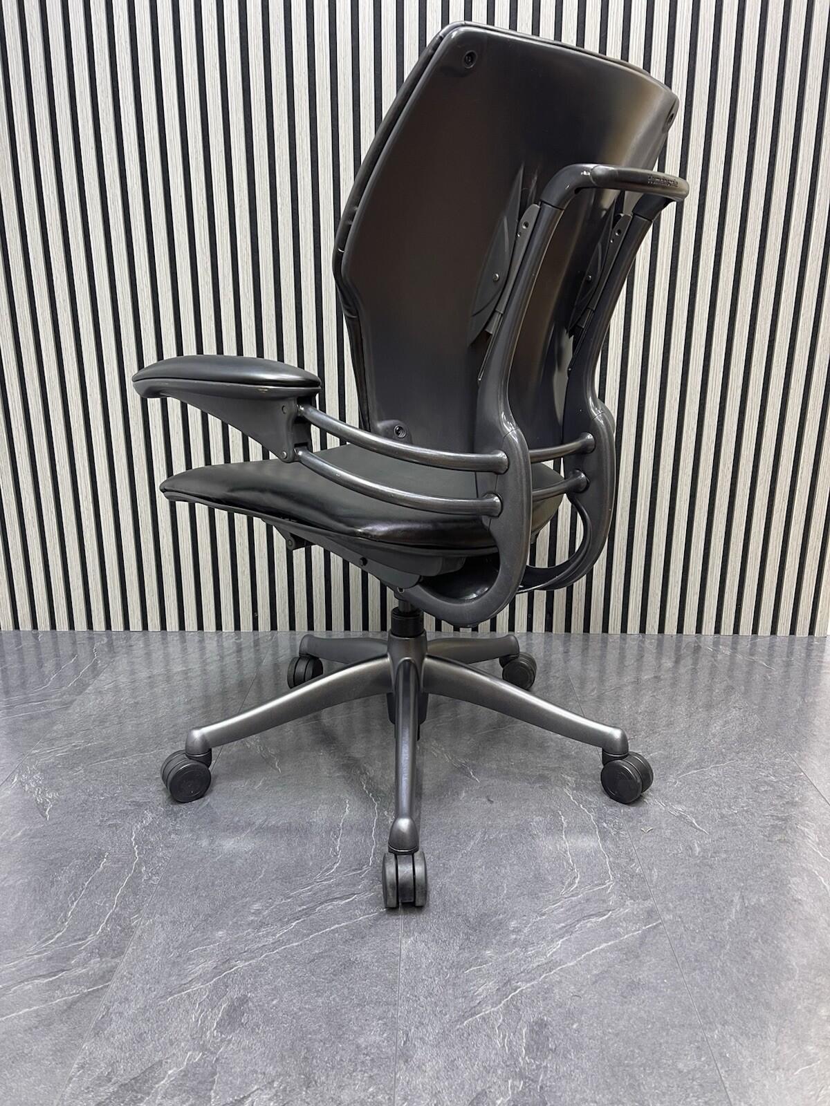 Humanscale freedom chair In Black Leather  Gel Armrests UK Delivery