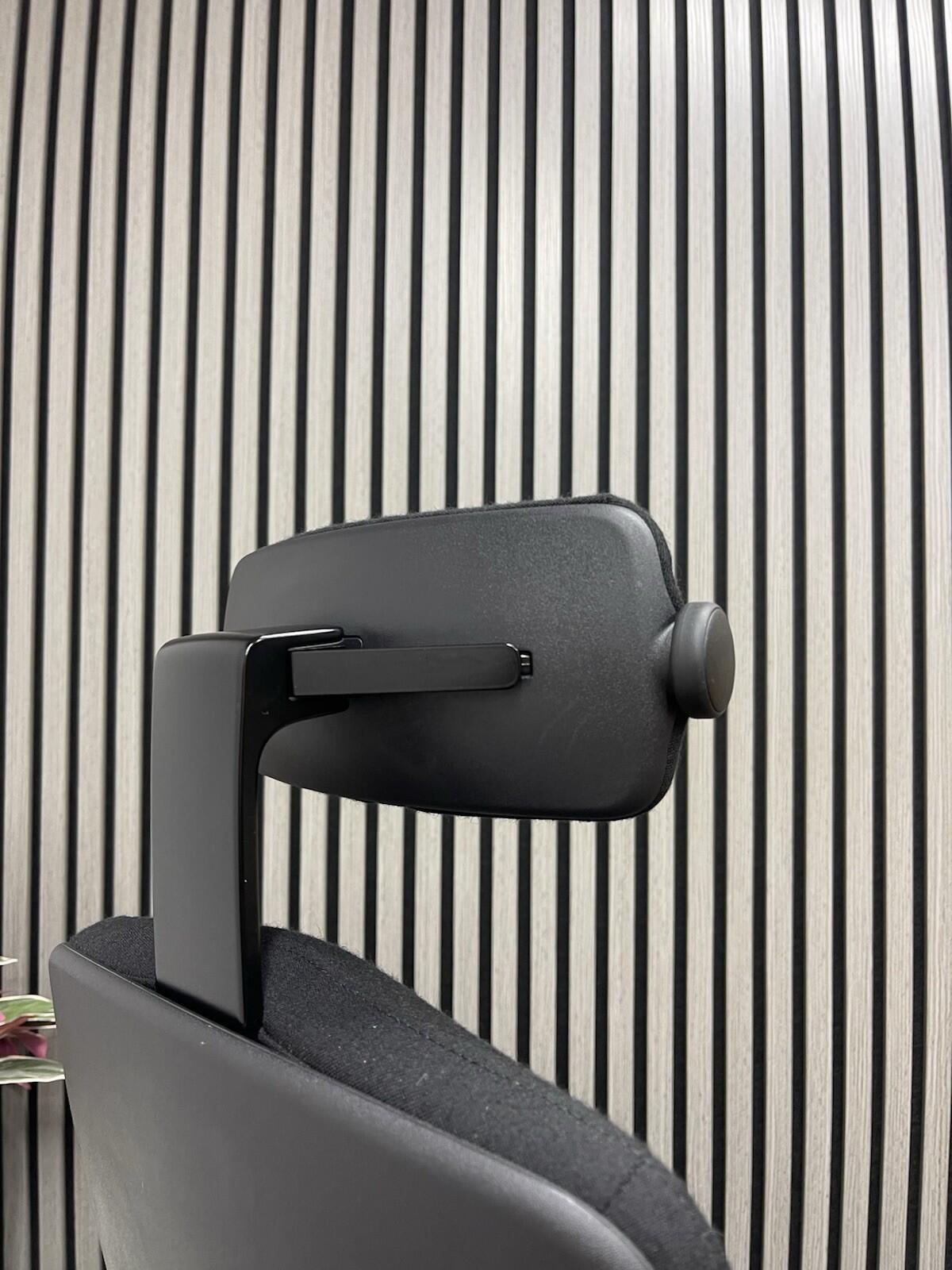 RH Logic 220 Fully Loaded Chair - All Black (Rrp£1548) - UK Delivery