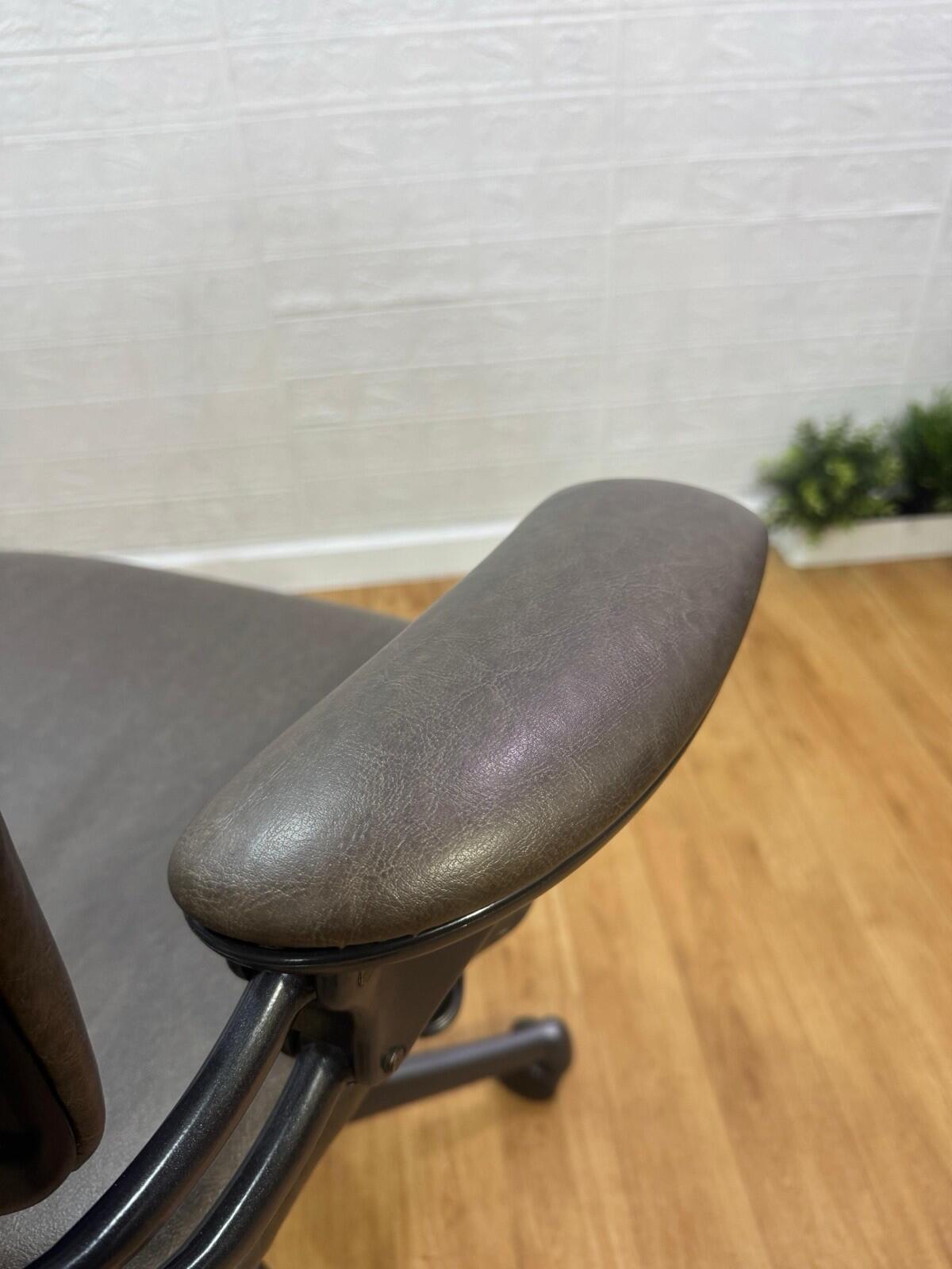 Humanscale Freedom Office Chair In Grey Smokey Finish - UK DELIVERY