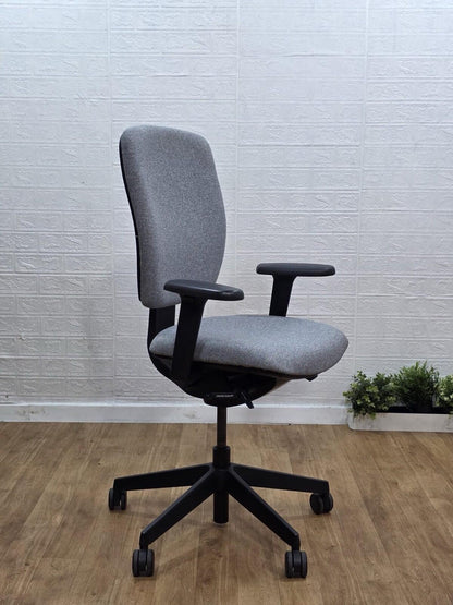 Refurbished Senator Dash Task Chair 3D Arms Light Grey UK Delivery