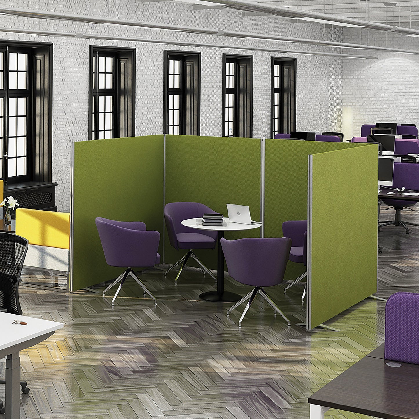 Floor standing fabric screen - MTO