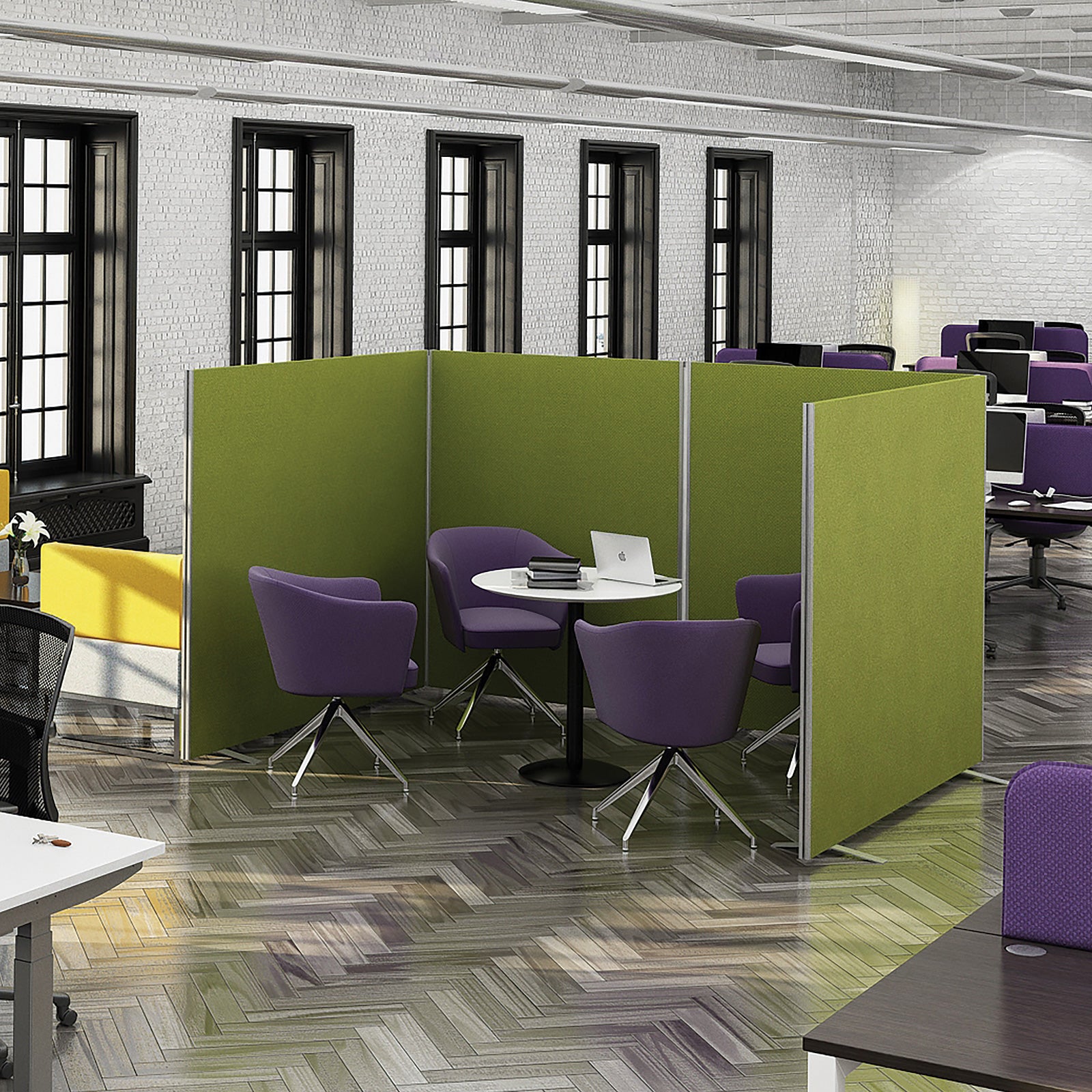 Floor standing fabric screen - MTO