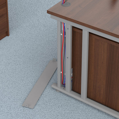 Maestro 25 cable managed 600mm deep desk