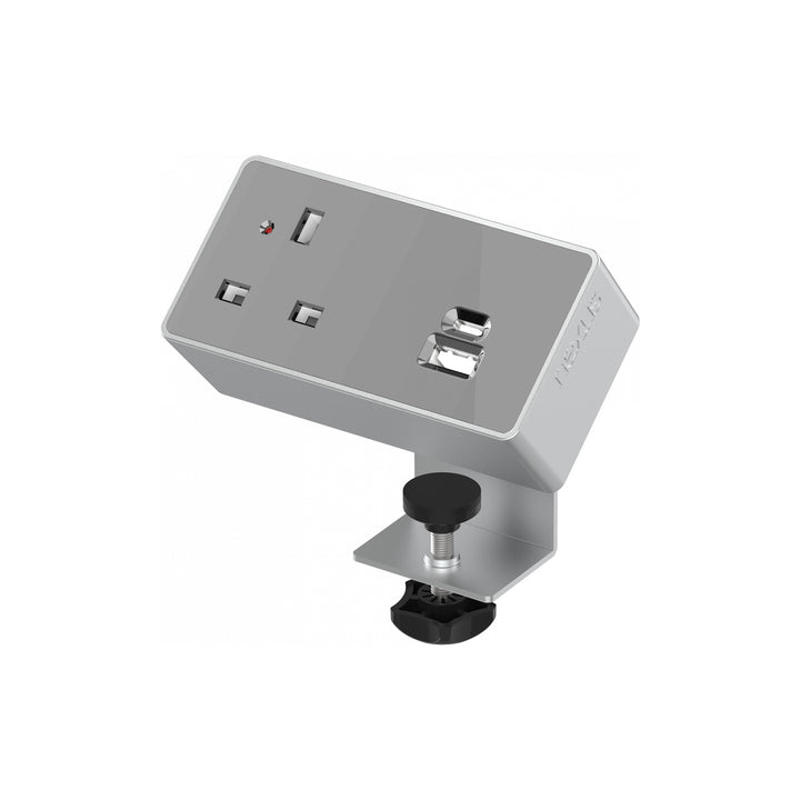Single socket plus USB-A & USB-C
