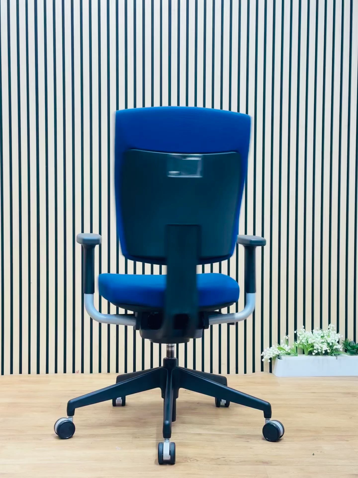 Refurbished Senator Sprint Ergonomic Task Chair – Dark Blue Fabric